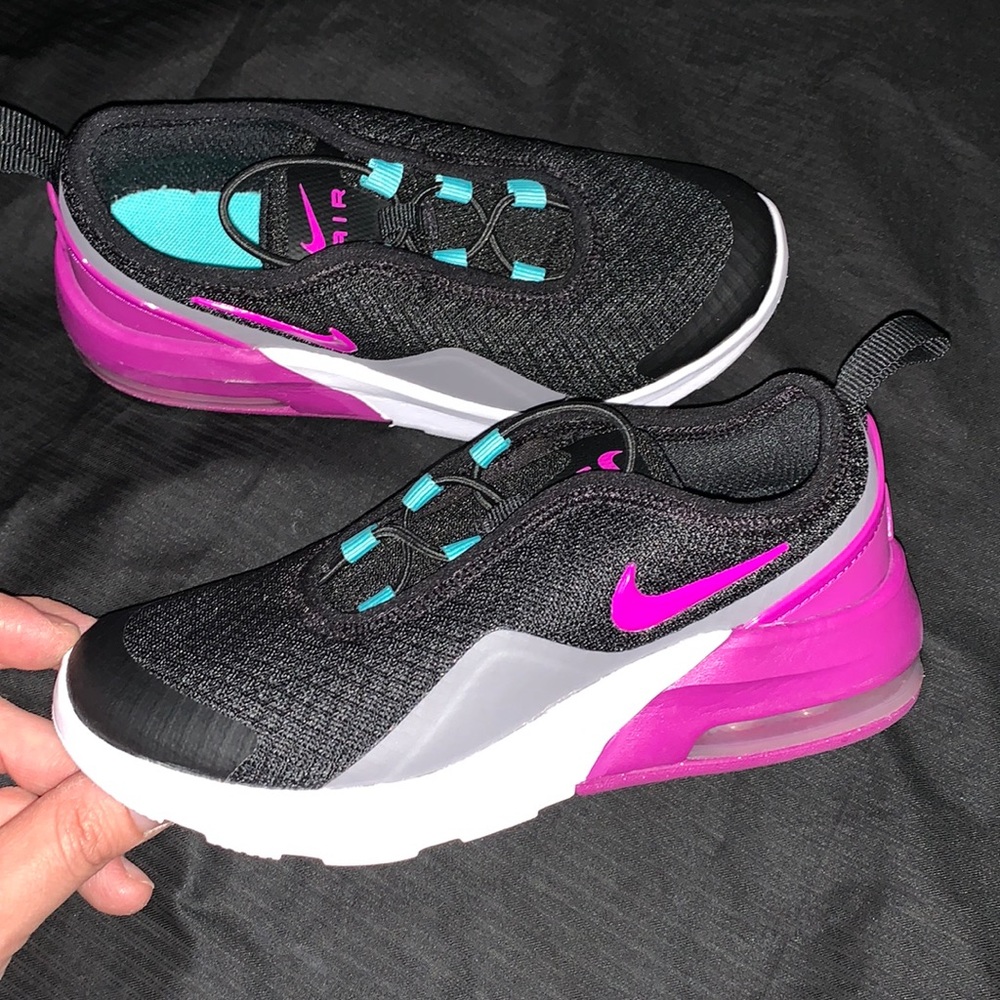 Girls NWOT Nike Air Sz 11